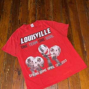 Vintage University of Louisville Cardinals 2006 Gator Bowl Football T-Shirt